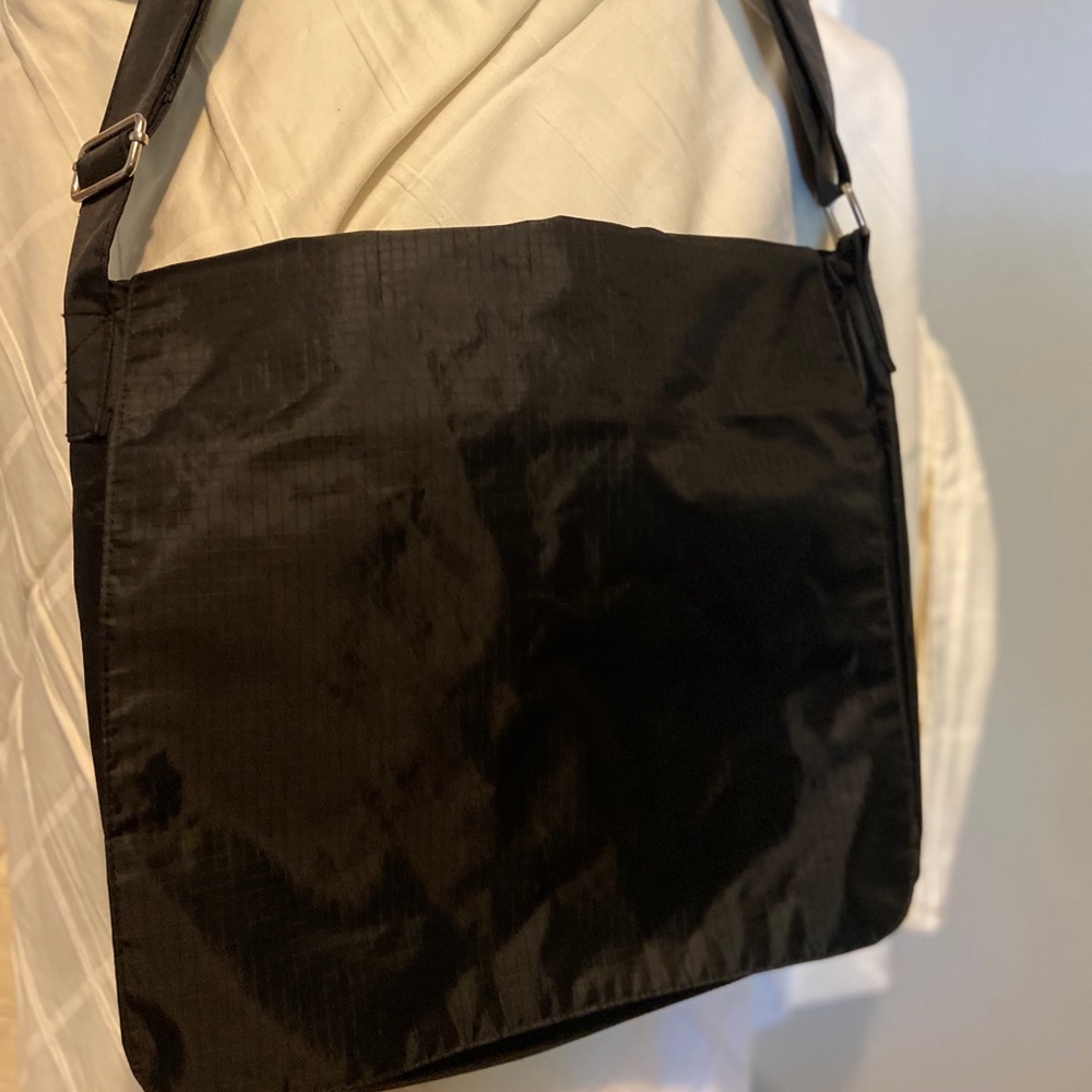Soft shell, light weight messenger bag - Black